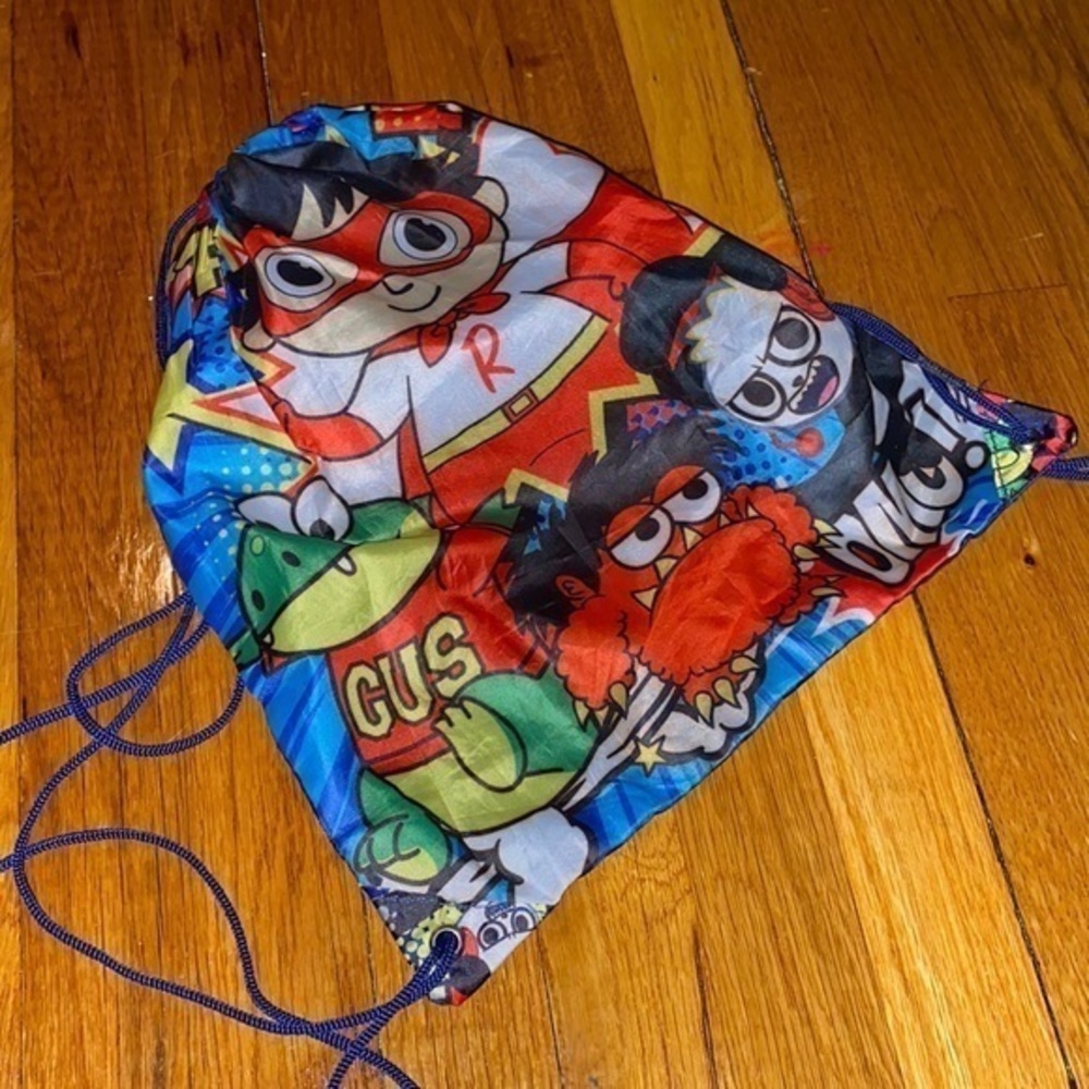 Ryans world pull string backpack EUC.